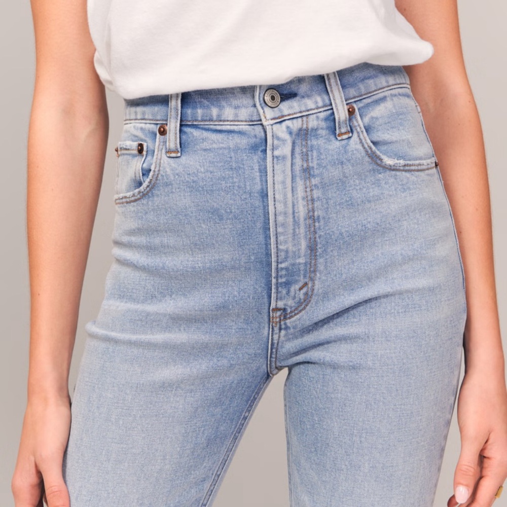 Abercrombie Ultra High Rise Ankle Straight Jean (28R/6) - Picture 3 of 6